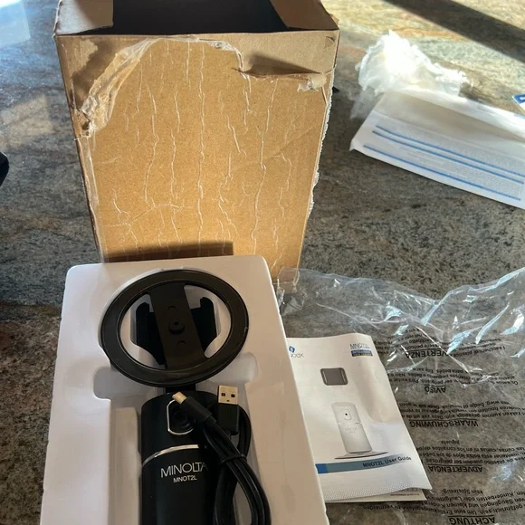 Minolta Black Video Camera with Smartphone Mount - Picture 16 of 17